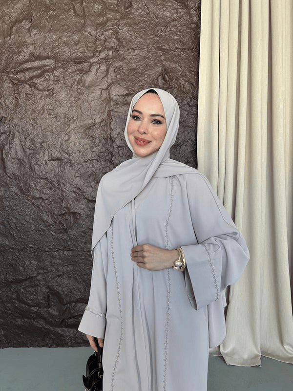 Abaya Seçiminde Şıklığı ve Konforu Bir Arada Yakalamanın Püf Noktaları
